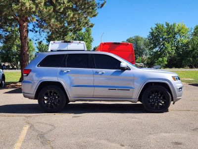 2020 Jeep Grand Cherokee — side profile view