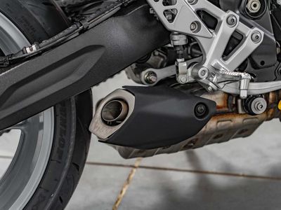 2025 Suzuki GSX-8R - Photo 12