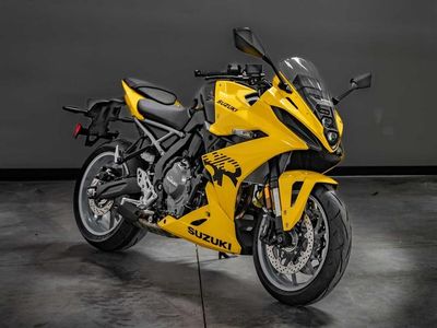 2025 Suzuki GSX-8R - Photo 1