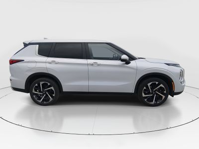 2024 Mitsubishi Outlander - Photo 8