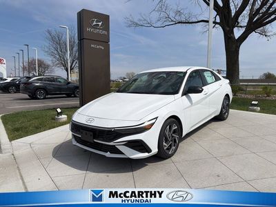 2025 Hyundai Elantra Hybrid 494B2FBS — front three-quarter view