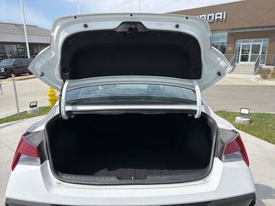 2025 Hyundai Elantra Hybrid — photo 12 view