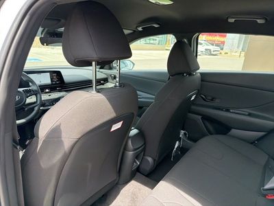 2025 Hyundai Elantra Hybrid — photo 14 view