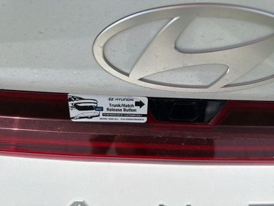 2025 Hyundai Elantra Hybrid — photo 11 view