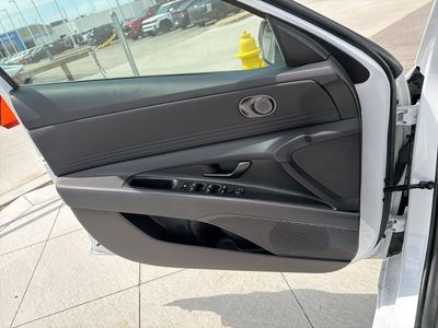 2025 Hyundai Elantra Hybrid — photo 30 view