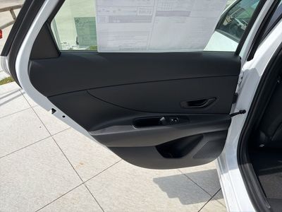 2025 Hyundai Elantra Hybrid — photo 17 view