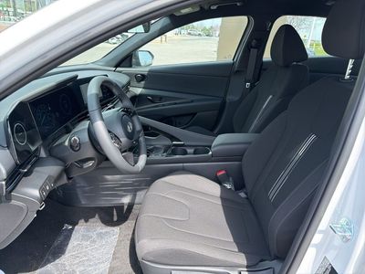 2025 Hyundai Elantra Hybrid — photo 18 view