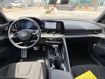 2025 Hyundai Elantra Hybrid — photo 16 view