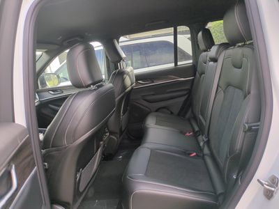 2026 Jeep Grand Cherokee - Photo 14