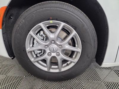 2026 Chrysler Pacifica — photo 8 view