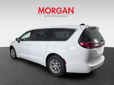 2026 Chrysler Pacifica — photo 7 view