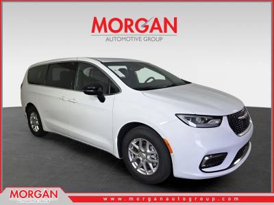 2026 Chrysler Pacifica Select in White — front three-quarter view