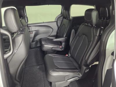 2026 Chrysler Pacifica — photo 19 view