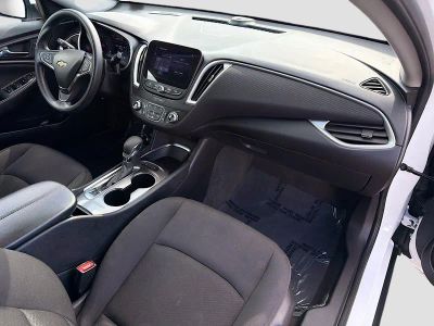 2025 Chevrolet Malibu — photo 13 view