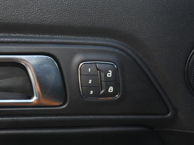2022 Ford Mustang - Photo 16