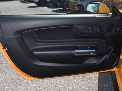 2022 Ford Mustang - Photo 14