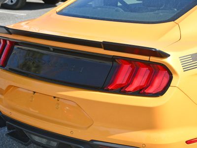 2022 Ford Mustang - Photo 10