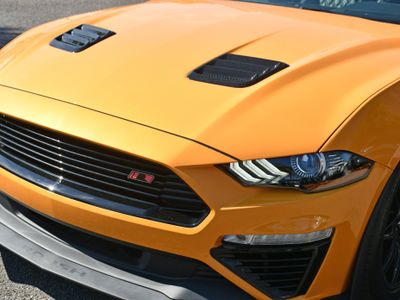 2022 Ford Mustang - Photo 2