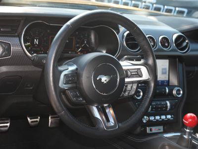2022 Ford Mustang - Photo 13