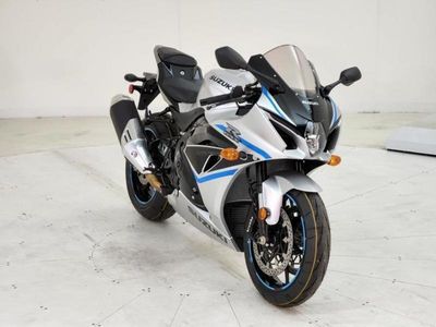 2025 Suzuki GSX-R1000 - Photo 1