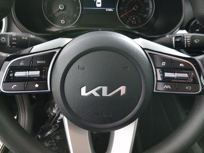 2024 Kia Forte - Photo 12