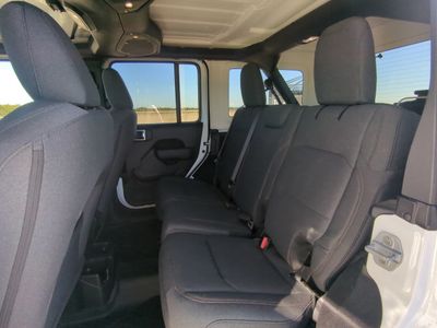 2026 Jeep Wrangler - Photo 15