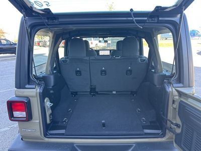 2026 Jeep Wrangler - Photo 13