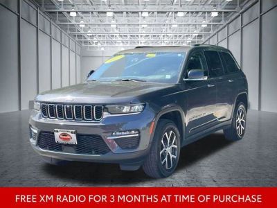 2023 Jeep Grand Cherokee — interior view