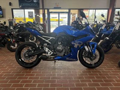 2026 Suzuki GSX-8R — front three-quarter view