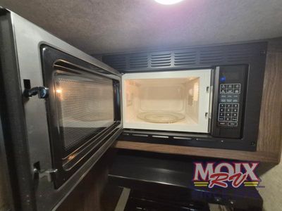 2018 Forest River RV Rockwood Signature Ultra Lite - Photo 28