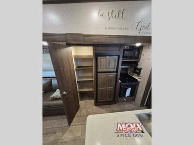 2018 Forest River RV Rockwood Signature Ultra Lite - Photo 33