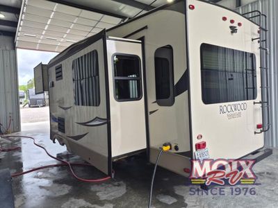 2018 Forest River RV Rockwood Signature Ultra Lite - Photo 5