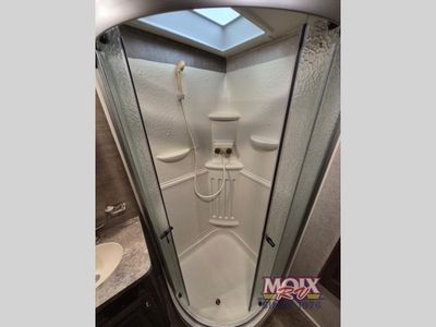 2018 Forest River RV Rockwood Signature Ultra Lite - Photo 37