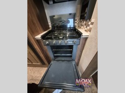 2018 Forest River RV Rockwood Signature Ultra Lite - Photo 31