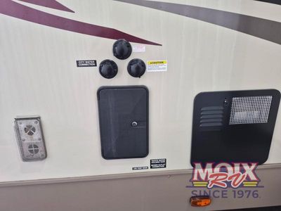 2018 Forest River RV Rockwood Signature Ultra Lite - Photo 14