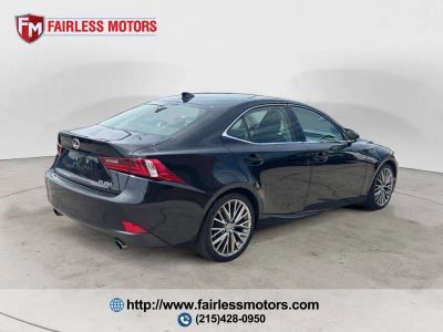 2015 Lexus IS 250 — detail view