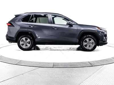 2025 Toyota RAV4 - Photo 12