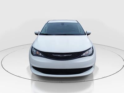 2022 Chrysler Voyager - Photo 2