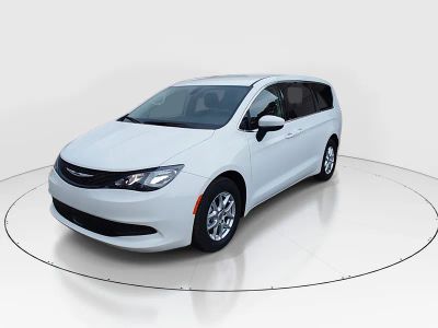 2022 Chrysler Voyager - Photo 3