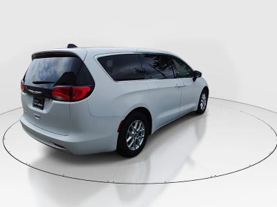 2022 Chrysler Voyager - Photo 7