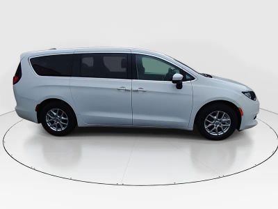 2022 Chrysler Voyager - Photo 8