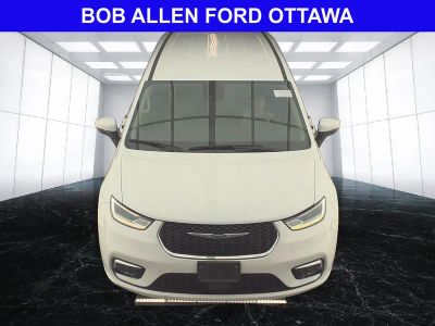 2023 Chrysler Pacifica — side profile view