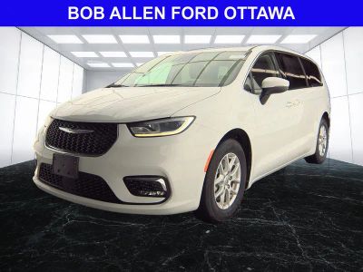 2023 Chrysler Pacifica Touring L in Bright White Clear Coat — front three-quarter view