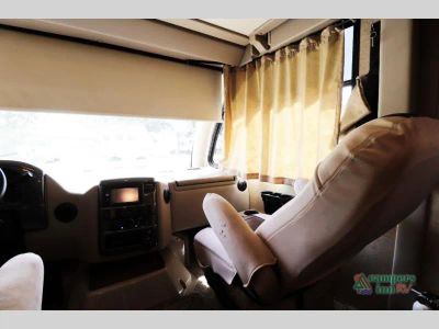 2016 Thor Motor Coach Axis — photo 32 view