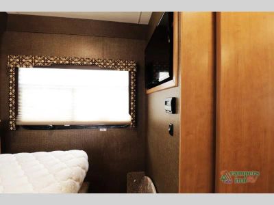 2016 Thor Motor Coach Axis — photo 27 view