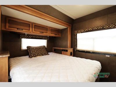 2016 Thor Motor Coach Axis — photo 26 view