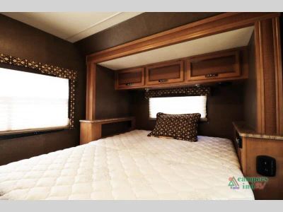 2016 Thor Motor Coach Axis — photo 28 view