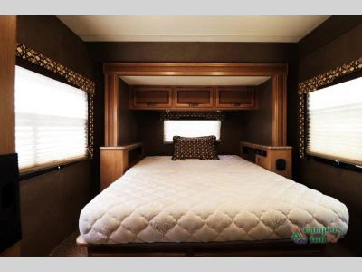 2016 Thor Motor Coach Axis — photo 24 view