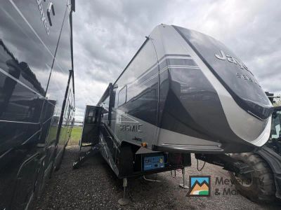 2026 Jayco Seismic 395 — front three-quarter view