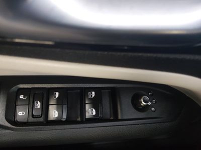 2023 Jeep Compass - Photo 13